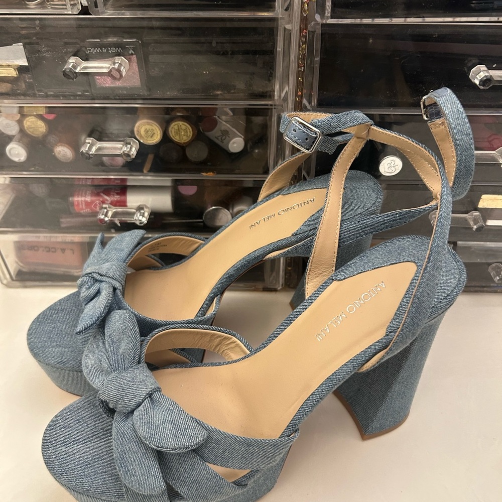 ANTONIO MELANI Blue Heeled Sandals with Knotted Detail
